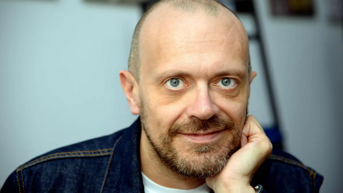 Alle origini di Max Pezzali: chi sono i genitori? La famiglia del cantante