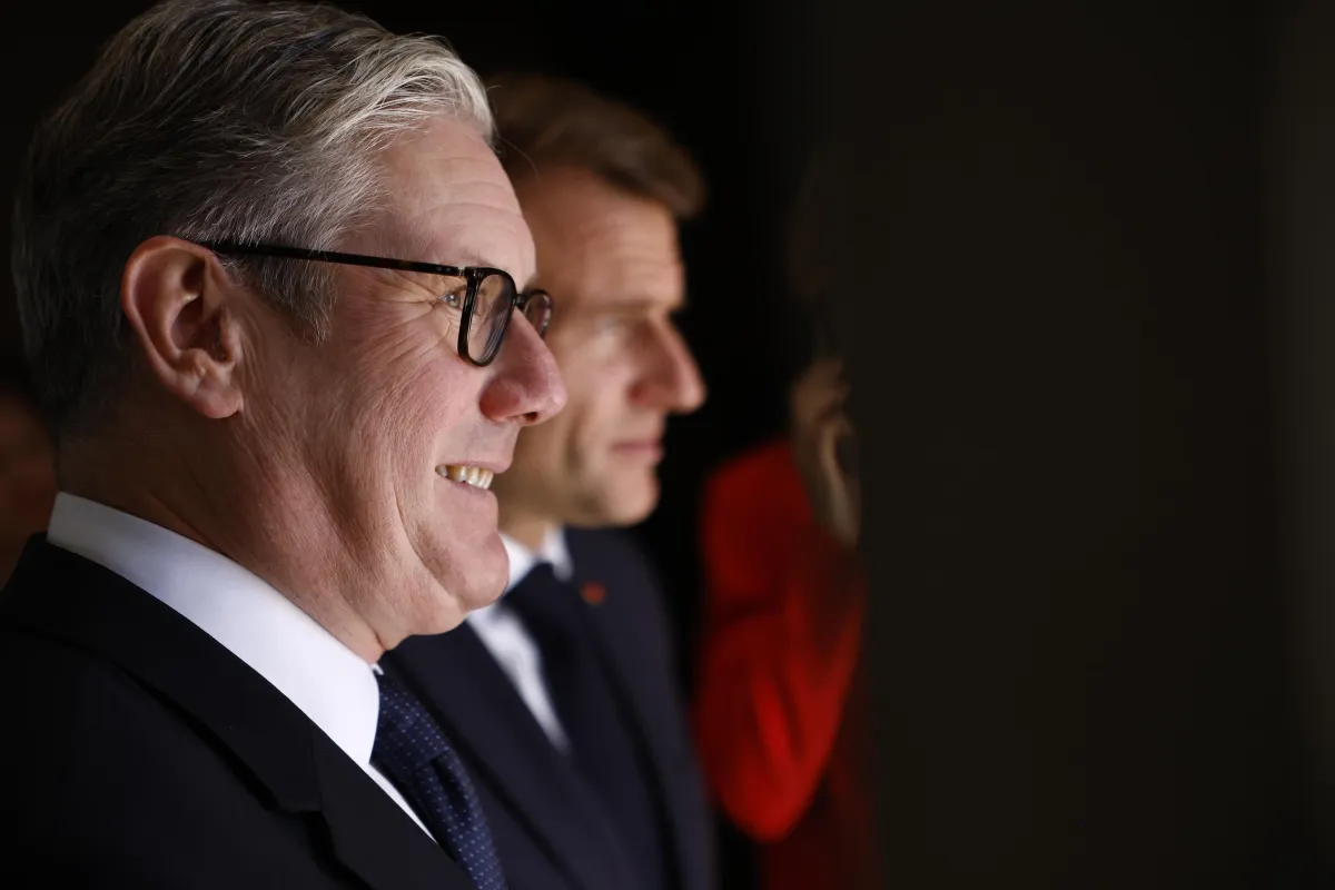 La Russia accusa Francia e Regno Unito di voler inviare armi nucleari all’Ucraina: le reazioni