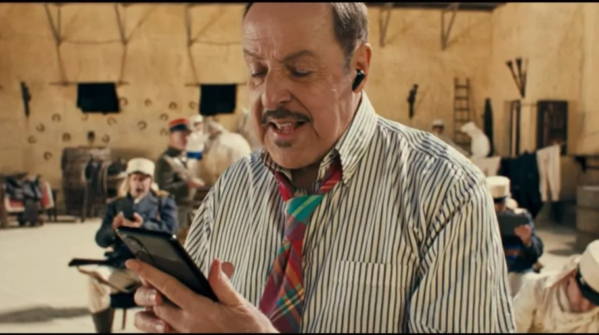 Una telefonata allunga la vita ma anche le polemiche politiche: di chi è il post al veleno