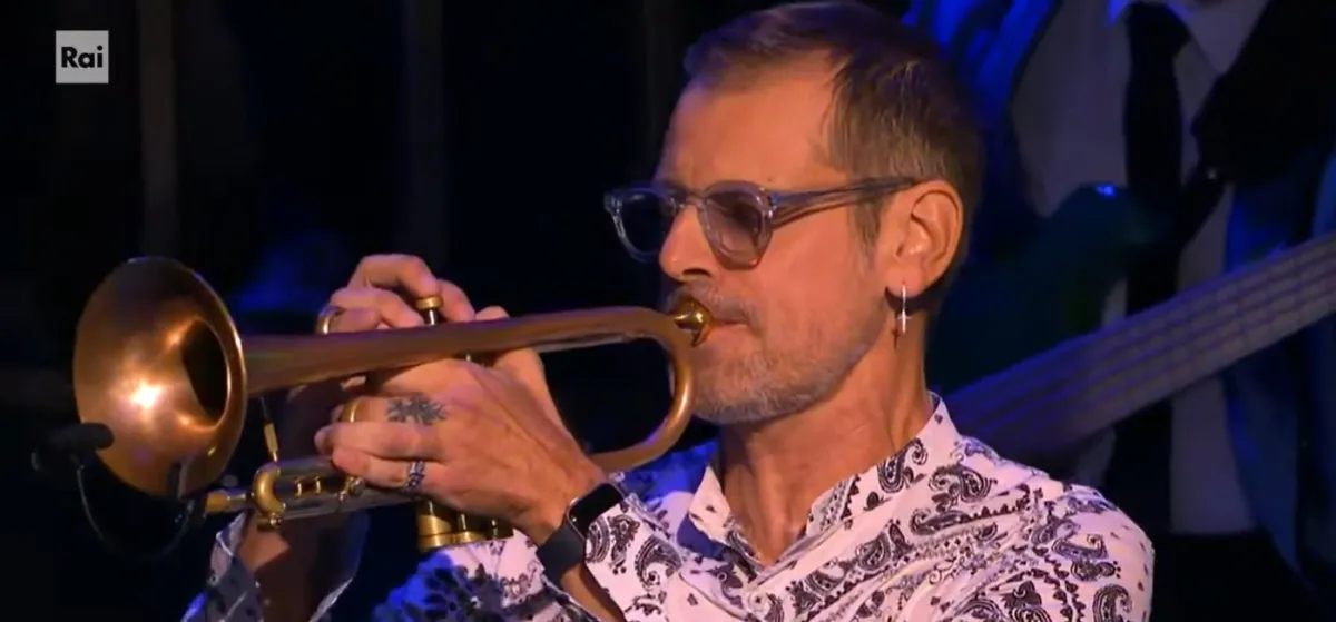 Chi è Fabrizio Bosso? Il trombettista che suona con Dargen D’Amico a Sanremo 2026