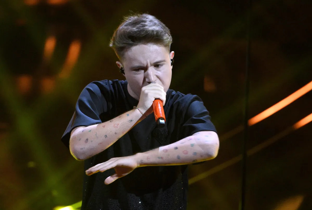 Che scuola ha fatto Alfa e come è diventato famoso? Gli esordi del cantante