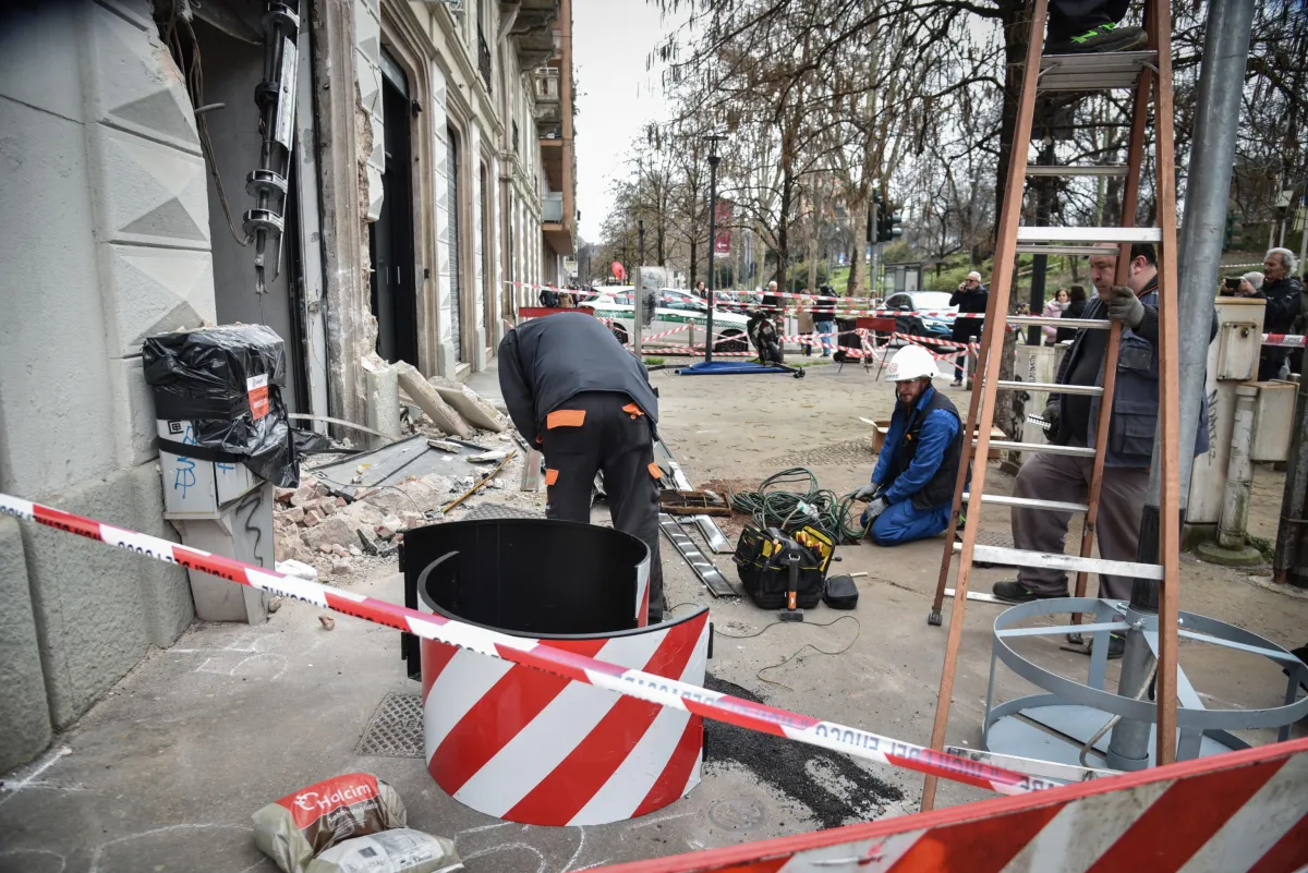 Tram deragliato a Milano, indagato il conducente: perquisizioni nella sede Atm