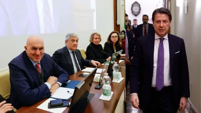 “Trump non mi ha mai chiamato Tony, a lei la chiamava Giuseppi”: scintille tra Tajani e Conte all'informativa sull’Iran