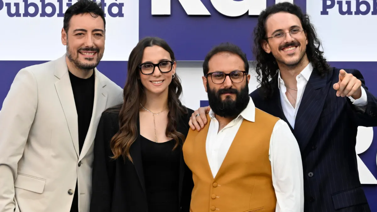 “Stasera a letto tardi” è in diretta o registrato? I segreti dello show dei The Jackal