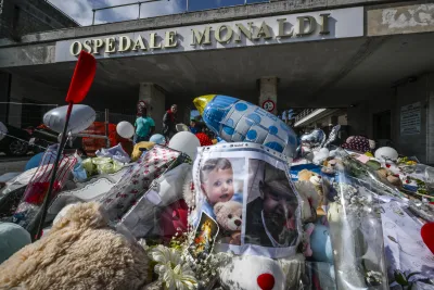 Morte del piccolo Domenico, via all'autopsia dopo l'incidente probatorio. Domani a Nola i funerali 