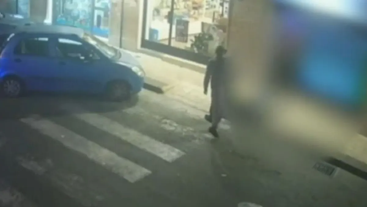 Priolo, 55enne non va in ospedale dopo un pestaggio e muore: fermato un 46enne, decisive le telecamere