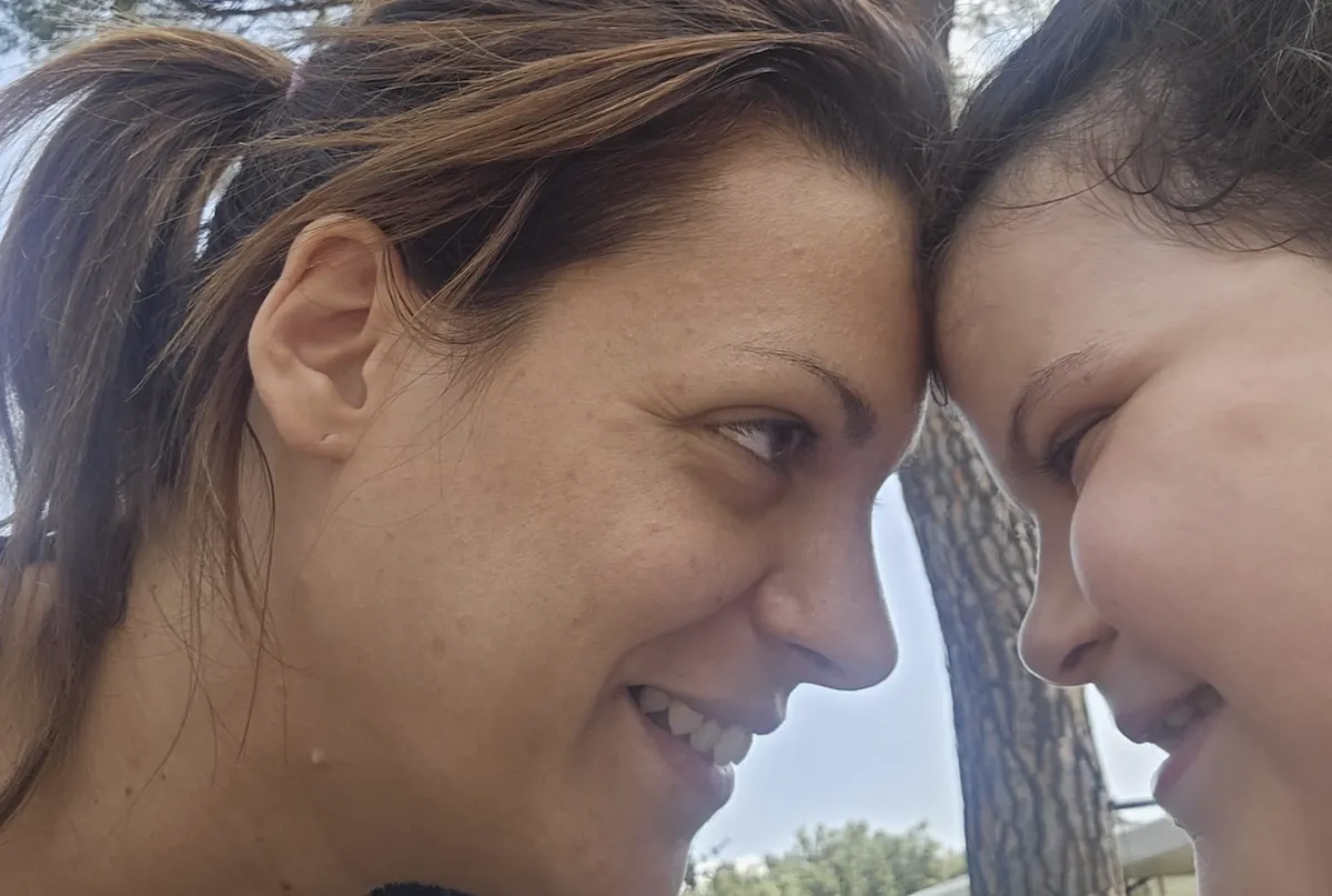 Storia di Mia, bimba di 11 anni con una malattia genetica rara. Mamma Cinzia: “Ora combattiamo per lei”