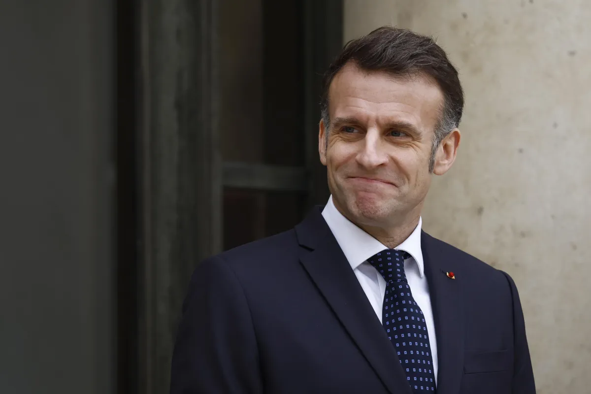 Guerra in Iran, l’equilibrio delicato di Macron: la Francia tra la condanna dell’escalation in Medio Oriente e la protezione dei propri interessi