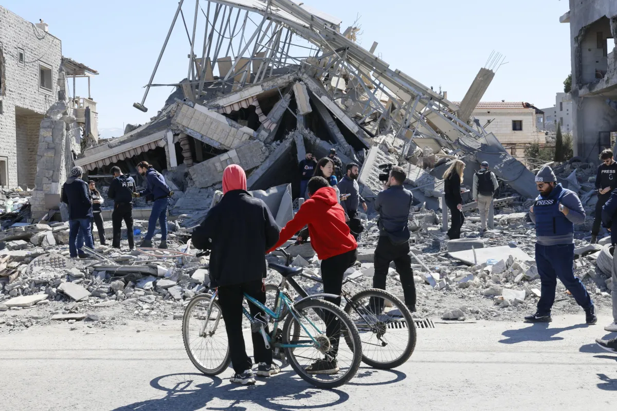 Libano, escalation tra Israele e Hezbollah: cresce la crisi umanitaria tra sfollati e vittime