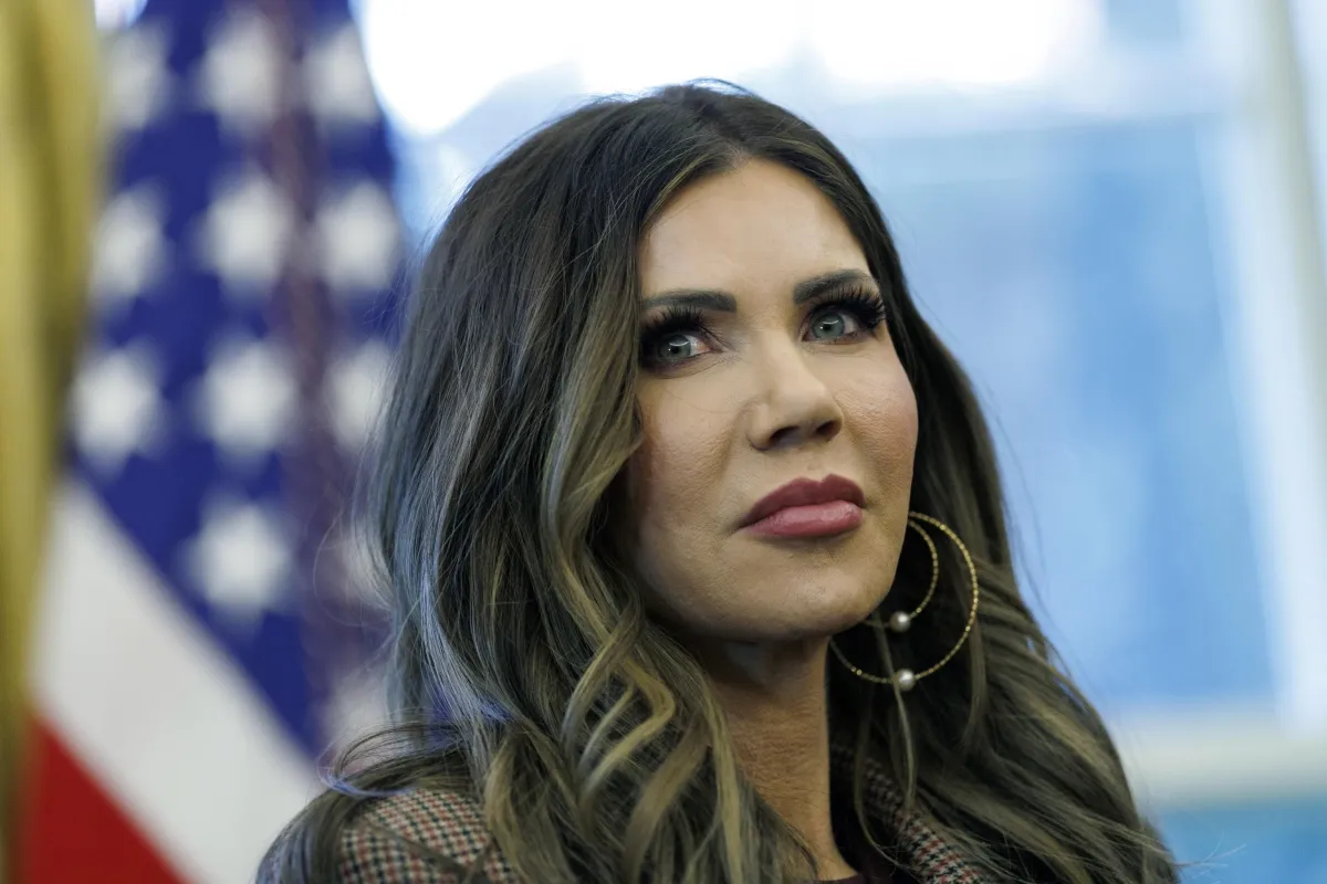 Trump licenzia Kristi Noem: rimossa dal ruolo di segretario alla Sicurezza interna, al suo posto Markwayne Mullin