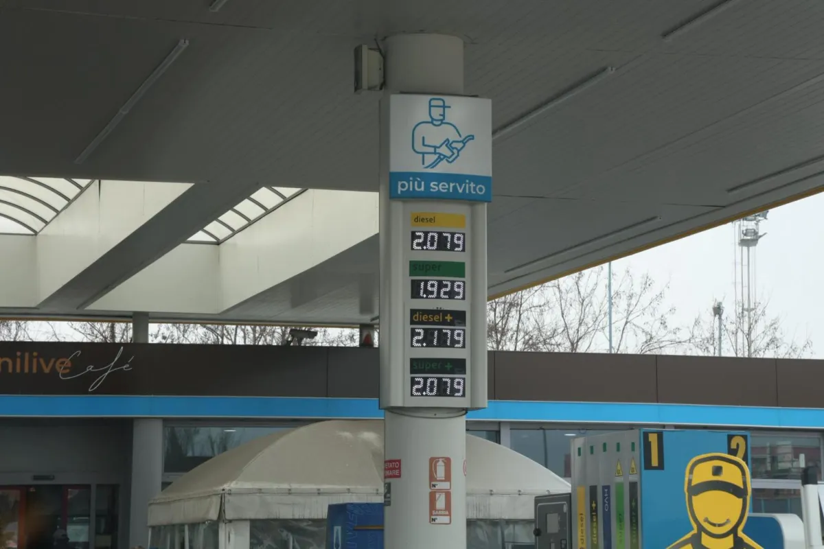 Carburanti, il Governo ammette la speculazione. Allo studio le contromisure