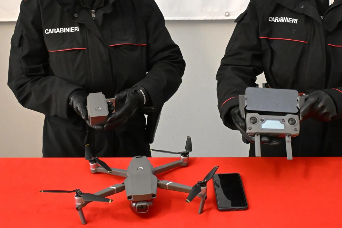 Udine, spia l'ex con un drone e diffonde sue foto: scatta il divieto di avvicinamento per un 31enne