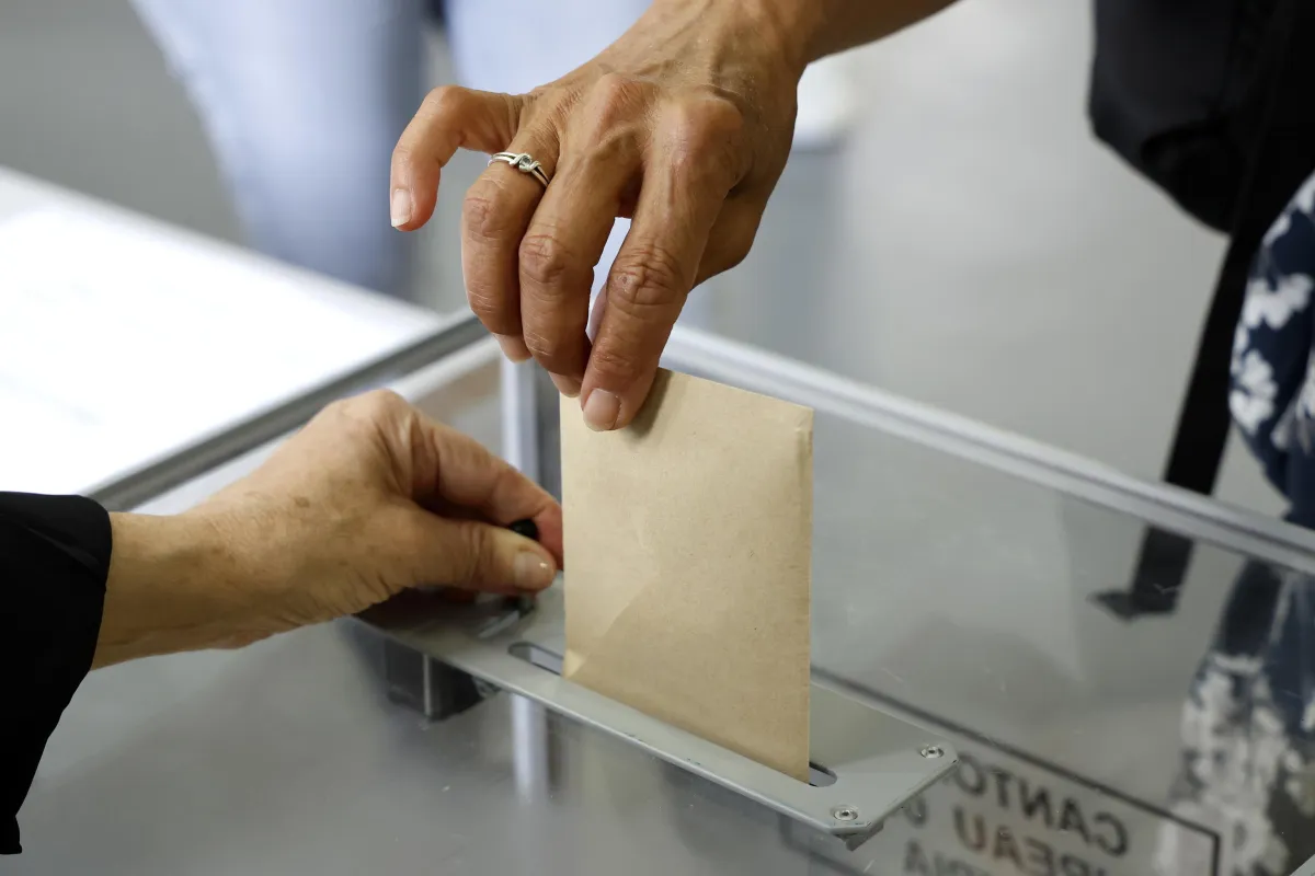 Un europeo su cinque accetterebbe una dittatura: il sondaggio in cinque paesi