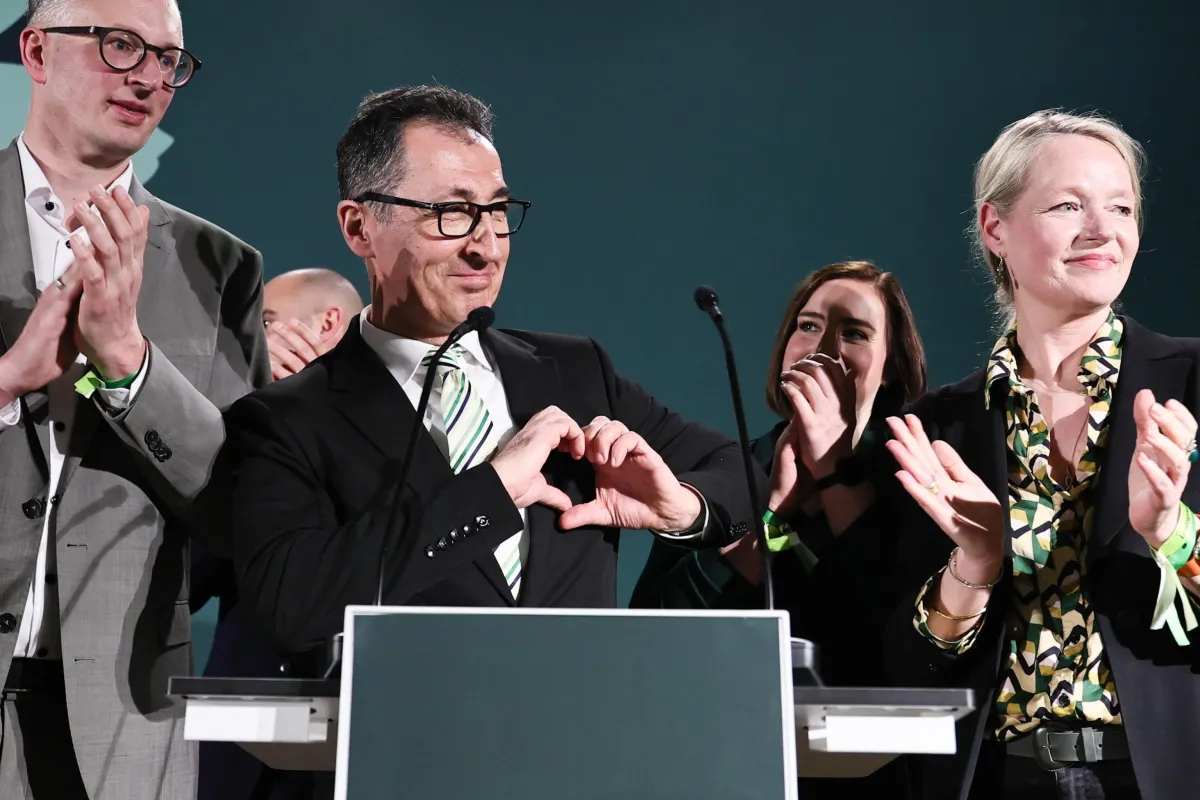 Germania, i Verdi vincono le elezioni nel Baden-Württemberg: margine ridotto con la CDU di Merz. Cresce l’AfD