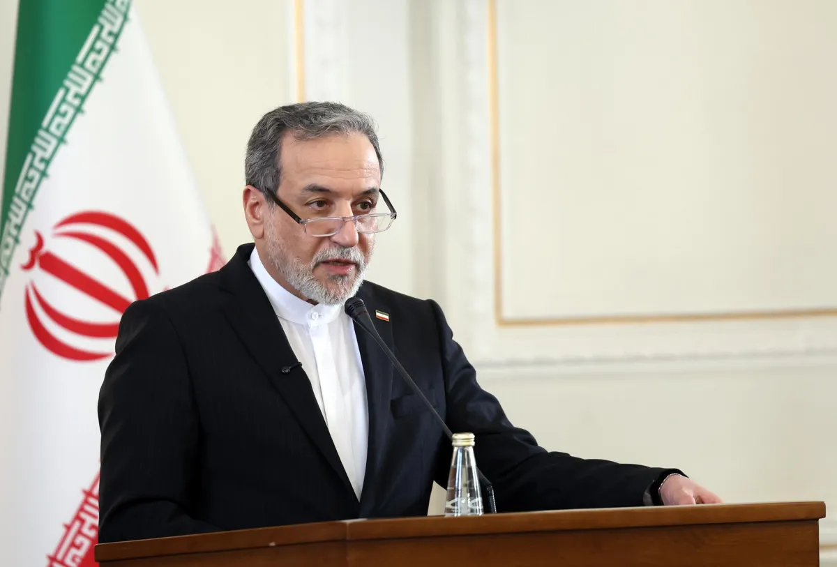 Iran, Araghchi respinge la resa chiesta da Trump: "Dobbiamo continuare a combattere per il bene del nostro popolo"