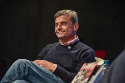 Perché Calenda ha cancellato ChatGPT: lo scontro politico sull'AI dietro il gesto