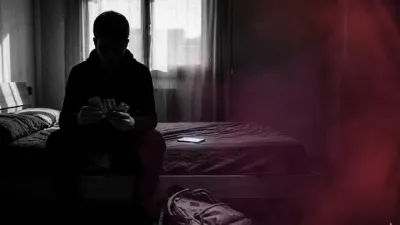 Psicofarmaci, boom tra i giovani in Italia: raddoppio tra i minori e 129 confezioni ogni 1000 adolescenti