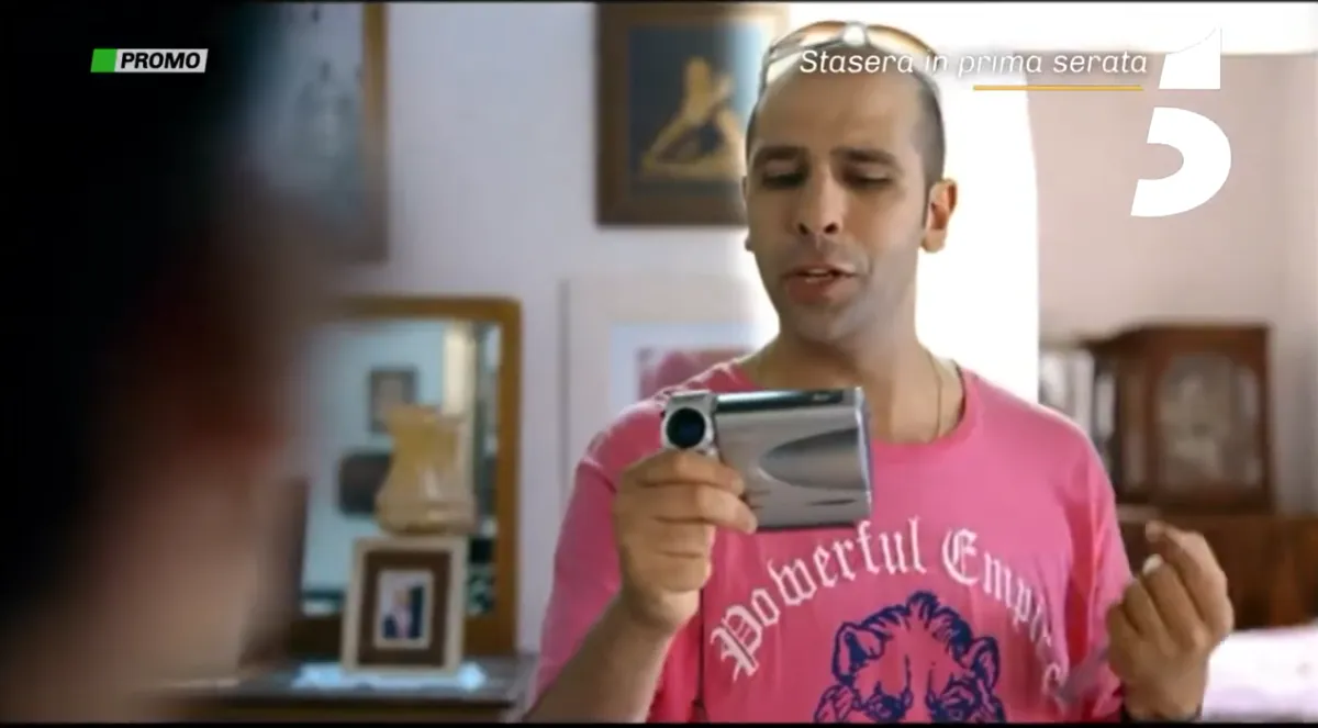 "Cado dalle nubi": come finisce e dove è stato girato il film di debutto di Checco Zalone?