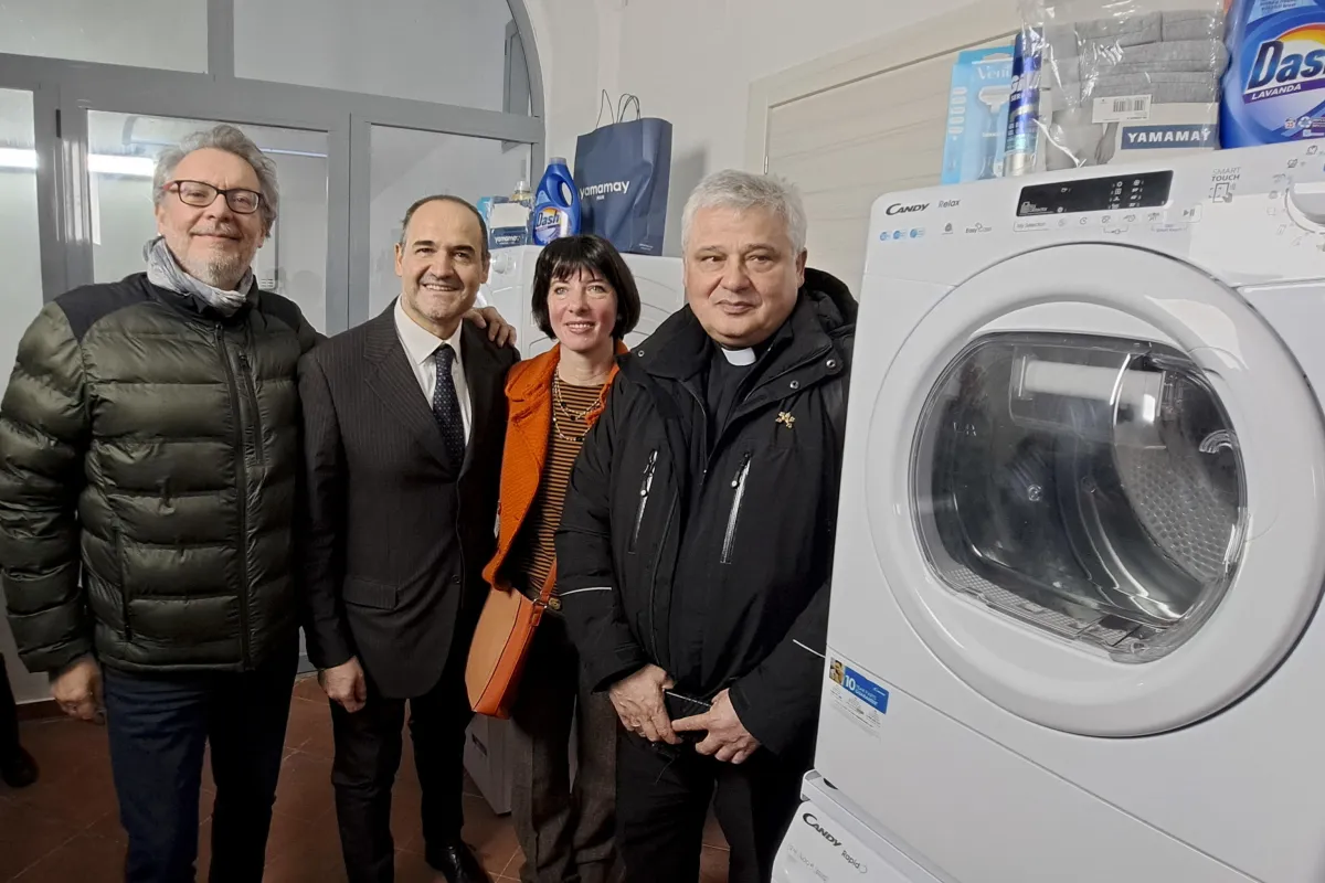 Chi è Konrad Krajewski, l'ex Elemosiniere di Papa Francesco chiamato "cardinal Bolletta" e perché Prevost l'ha rispedito in Polonia