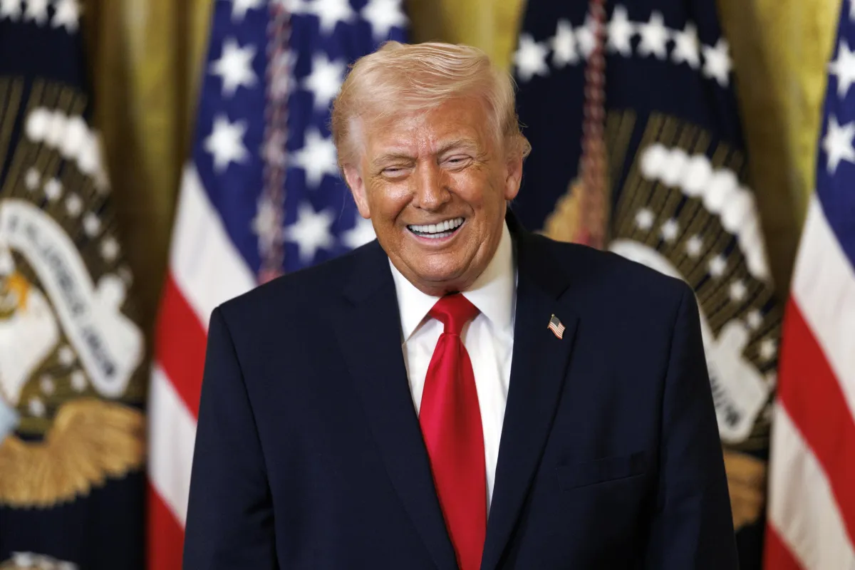 Trump fa endorsement a Jake Paul: il pugile non si candida a nessuna carica ma sale sul palco con il presidente Usa in Kentucky