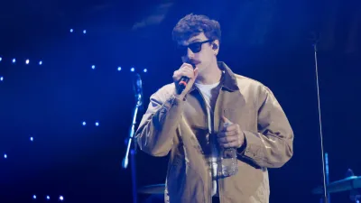 Coez a sorpresa sul palco al concerto di Franco126: il video è virale