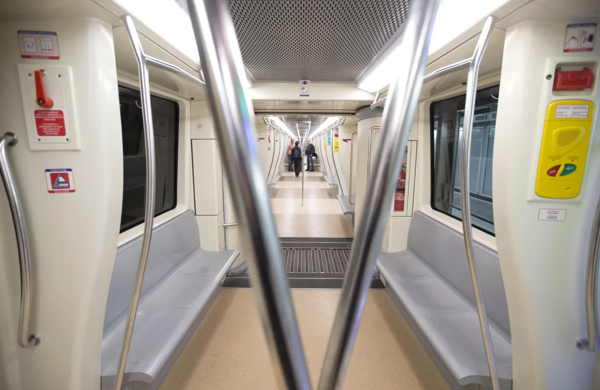 Orrore a Roma, 16enne violentato sulla metro mentre va a scuola: arrestato un uomo di 60 anni