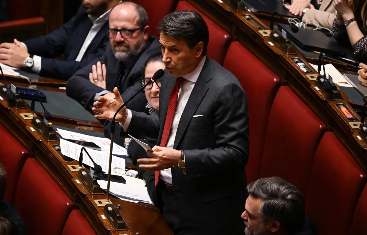 Sondaggi a sorpresa: Conte salva Schlein e tiene a galla il campo progressista, FdI non traina più e il distacco si assottiglia