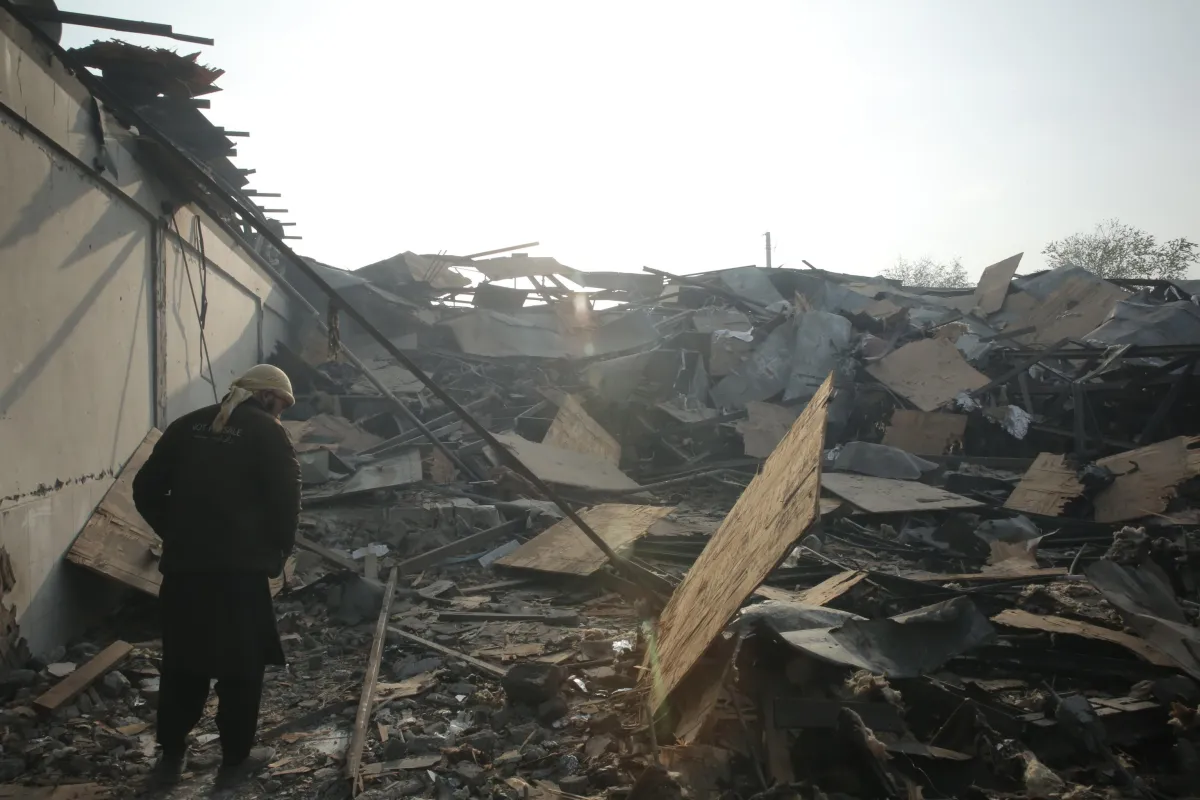 Afghanistan-Pakistan, la guerra lontana dagli occhi: centinaia di morti