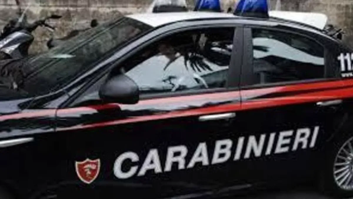 Ercolano, lite per gelosia finisce nel sangue: 62enne tenta di uccidere il convivente, arrestato 