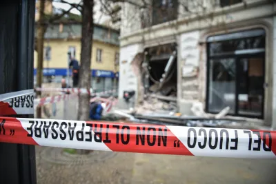 Tram deragliato a Milano, il giallo del conducente al telefono pochi secondi prima dell'impatto