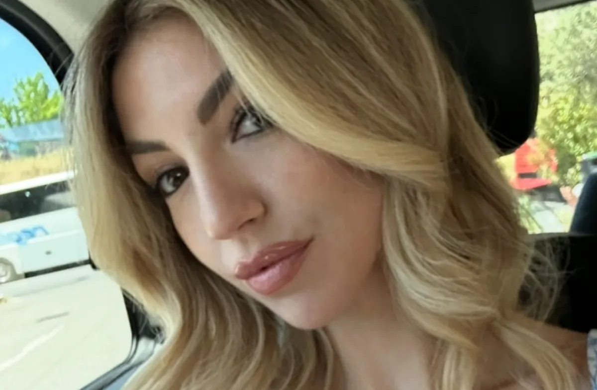 Grande Fratello Vip: scatta il bacio tra Lucia e Renato