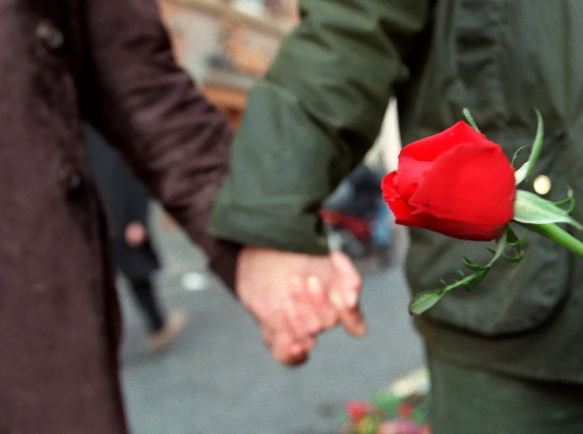 Gli italiani a letto? Altro che latin lover: i numeri del Censis smontano il mito