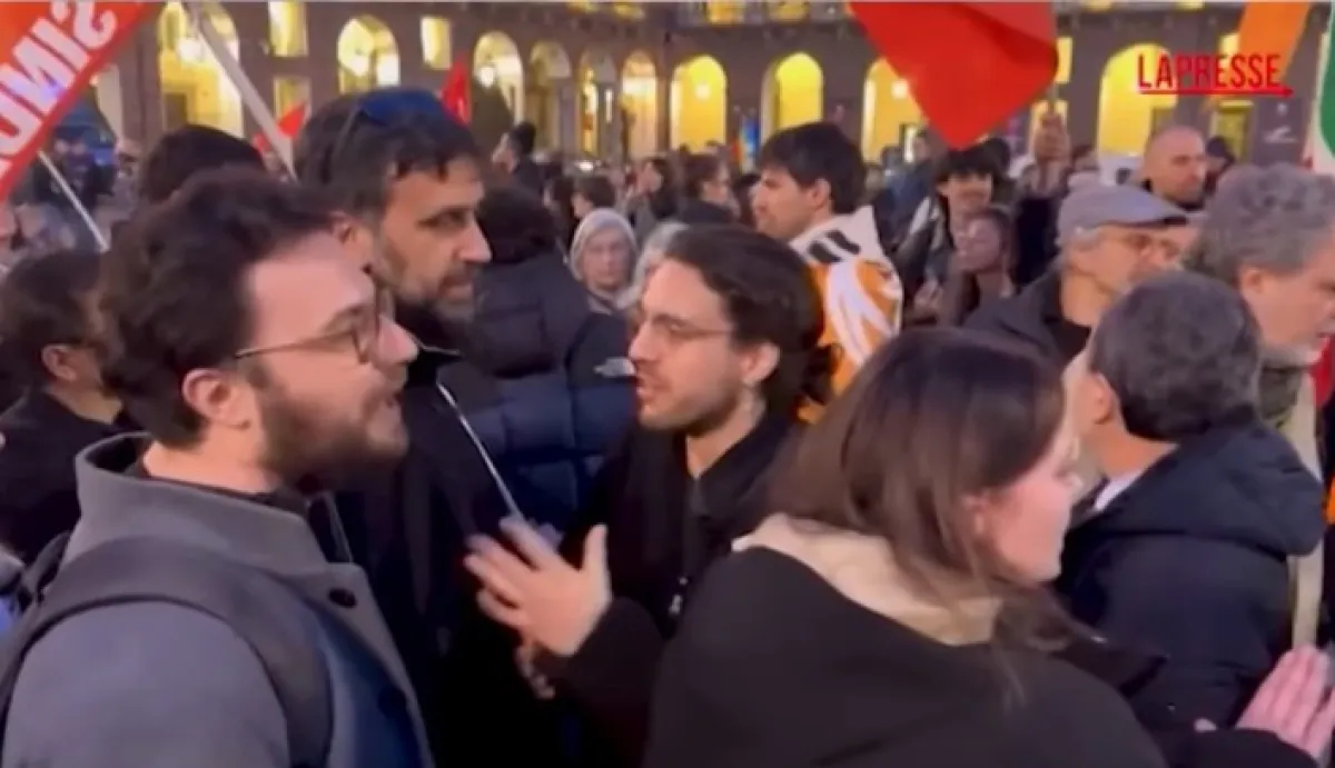 Referendum, decisivi gli under 28 (ma a Torino, in piazza per festeggiare, hanno litigato tra di loro) VIDEO