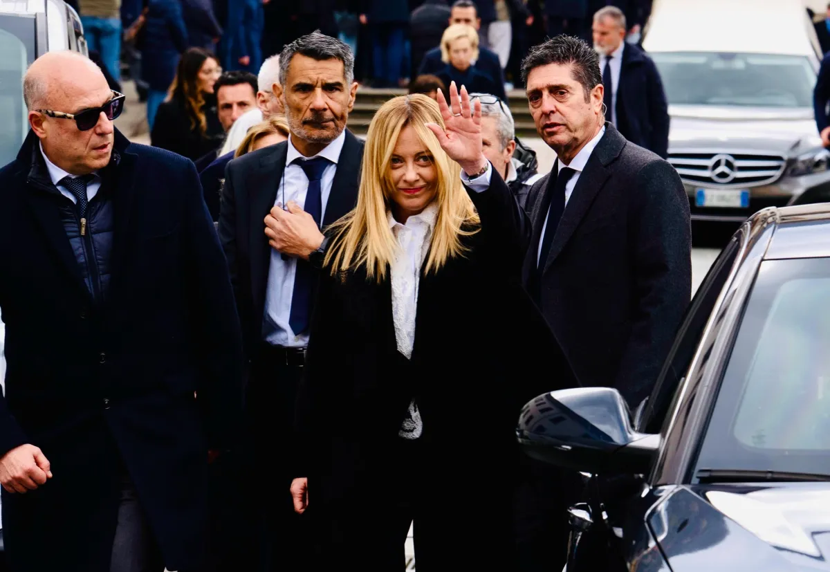 Giustizia, la resa dopo il flop: via i “falchi” di Nordio, ora Giorgia Meloni tratta con le toghe