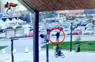 Torino, aggredisce una donna in sedia a rotelle e la figlia per due catenine d'oro: 23enne arrestato 