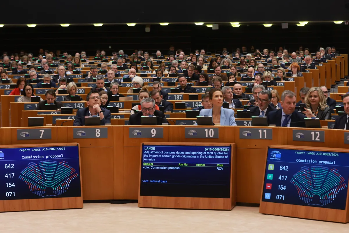 Accordo commerciale UE-USA, il Parlamento europeo dà il via libera ma pone condizioni