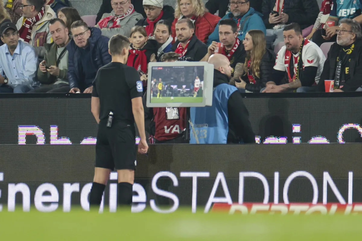 Mondiale 2026: FIFA rivoluziona il gioco con cinque nuove regole e intervento del VAR