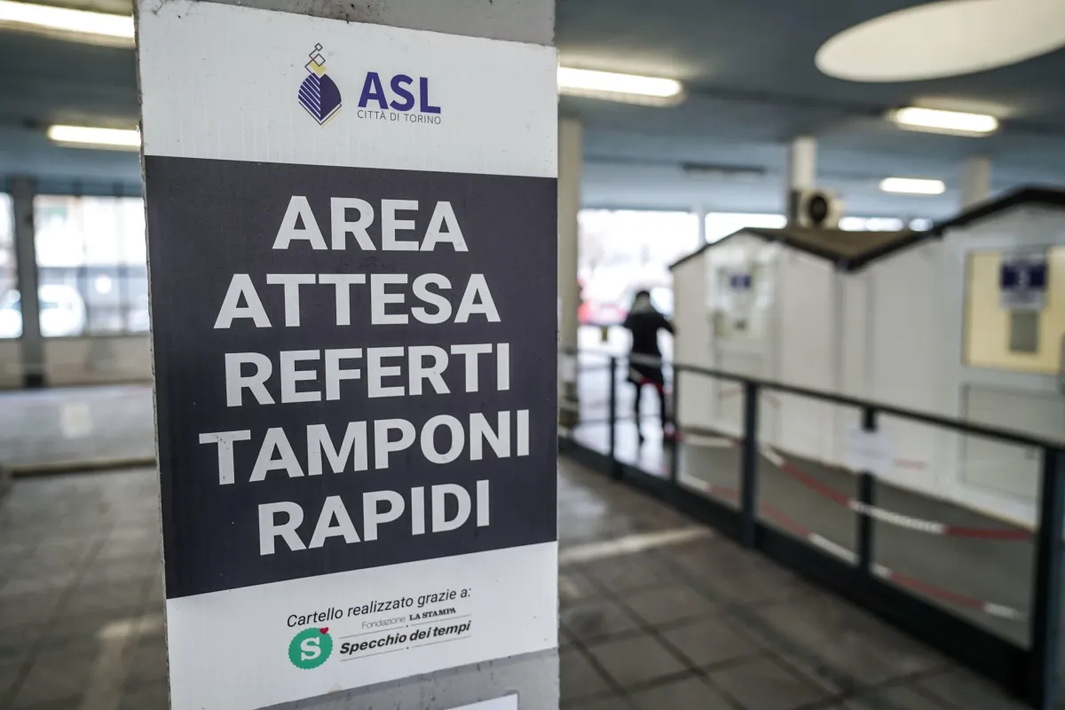 Covid, tamponi rapidi e caos nelle Regioni: cosa non torna nella gestione della seconda ondata?