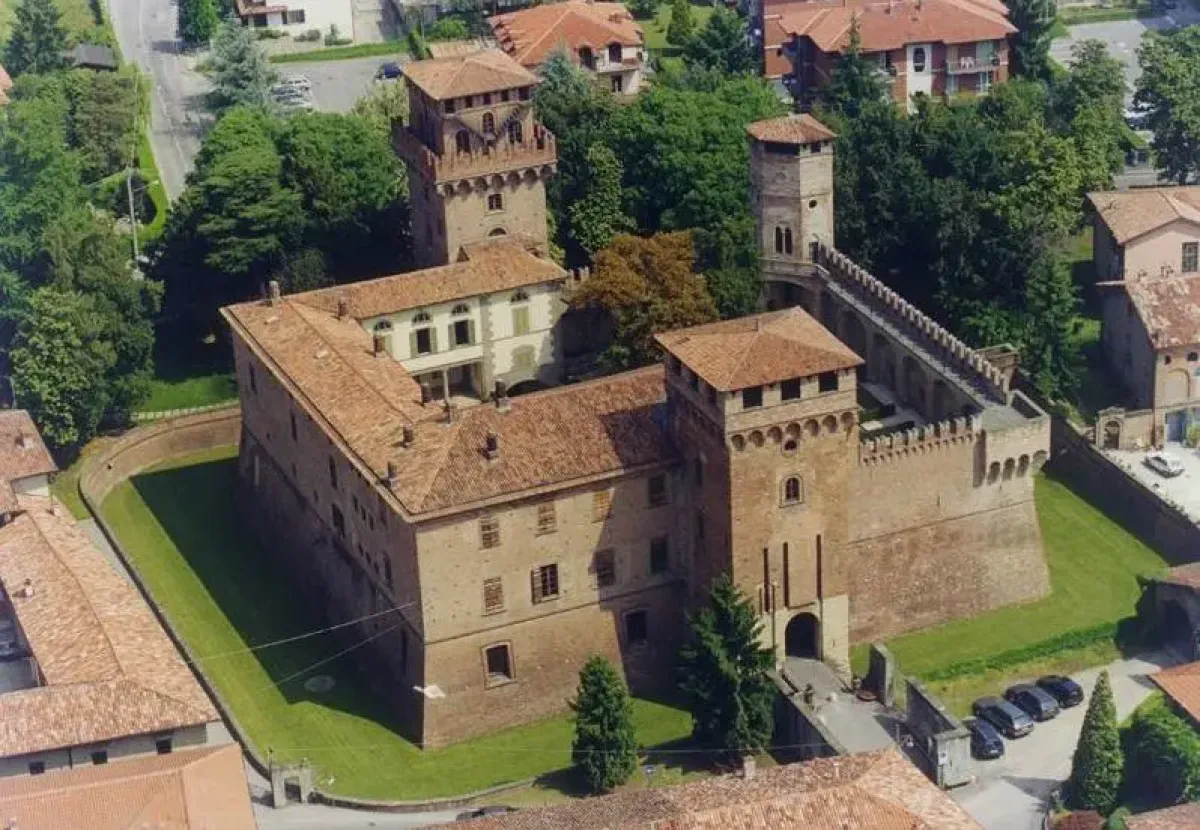 Un Comune finanzia il restauro del castello con le indennità di sindaco e assessori