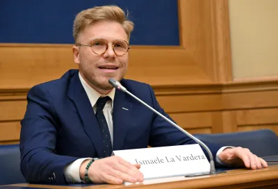 Chi è Ismaele La Vardera, il consigliere regionale siciliano che ha mostrato il messaggio notturno di Giorgia Meloni