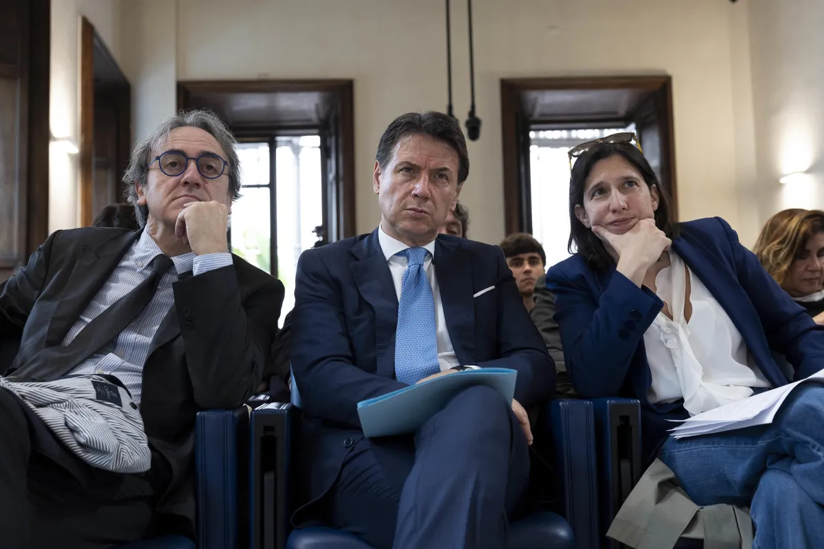 Sigonella, il "No" a Trump non basta: ecco cosa chiedono Schlein e Conte a Meloni