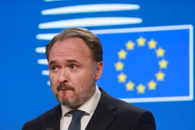 Crisi energetica, l’UE lancia l’allarme e promuove misure per ridurre i consumi di petrolio