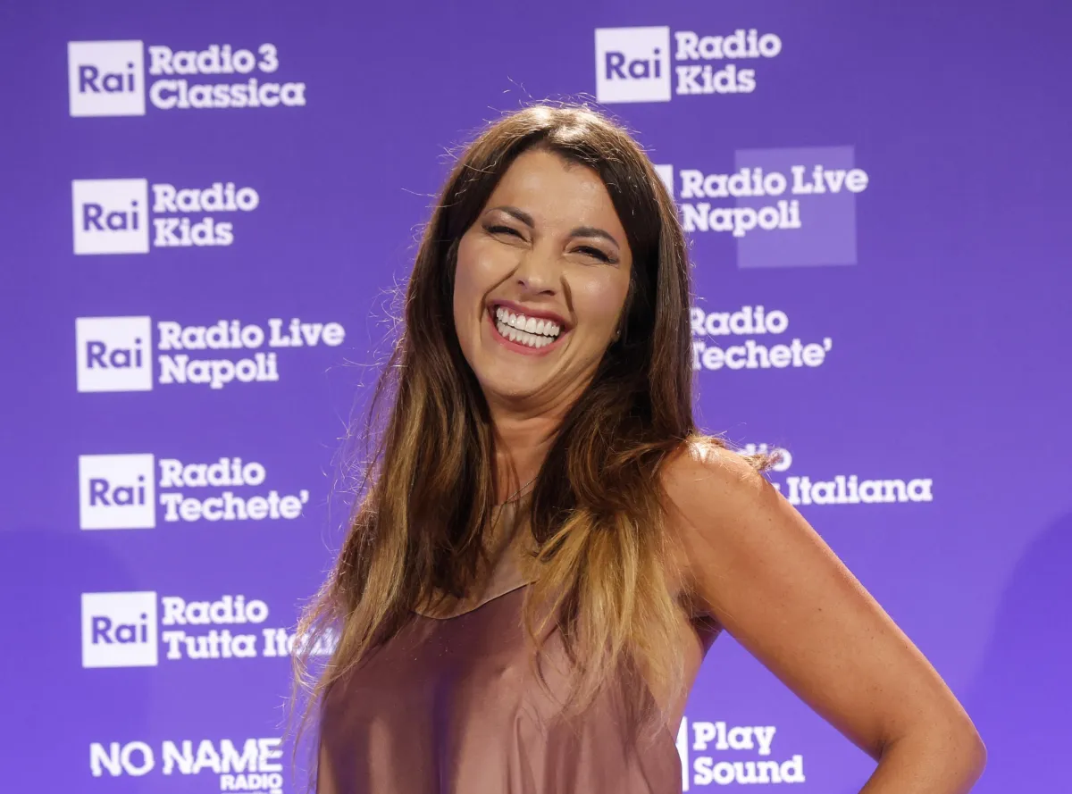 Chi è Claudia Conte, la conduttrice tv che ha ammesso di avere una relazione con il ministro Piantedosi