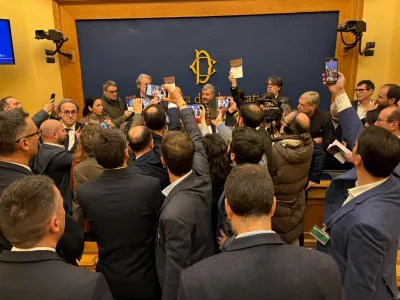 Chi sono i parlamentari sanzionati con la sospensione per aver impedito la conferenza sulla remigrazione con CasaPound 