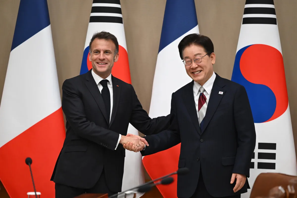 Macron in Corea del Sud, al centro della visita cooperazione sullo Stretto di Hormuz e colloqui su tecnologia e sicurezza