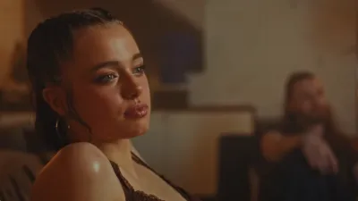 Angelina Jolie: la figlia Shiloh nel teaser di "What's a Girl to Do"