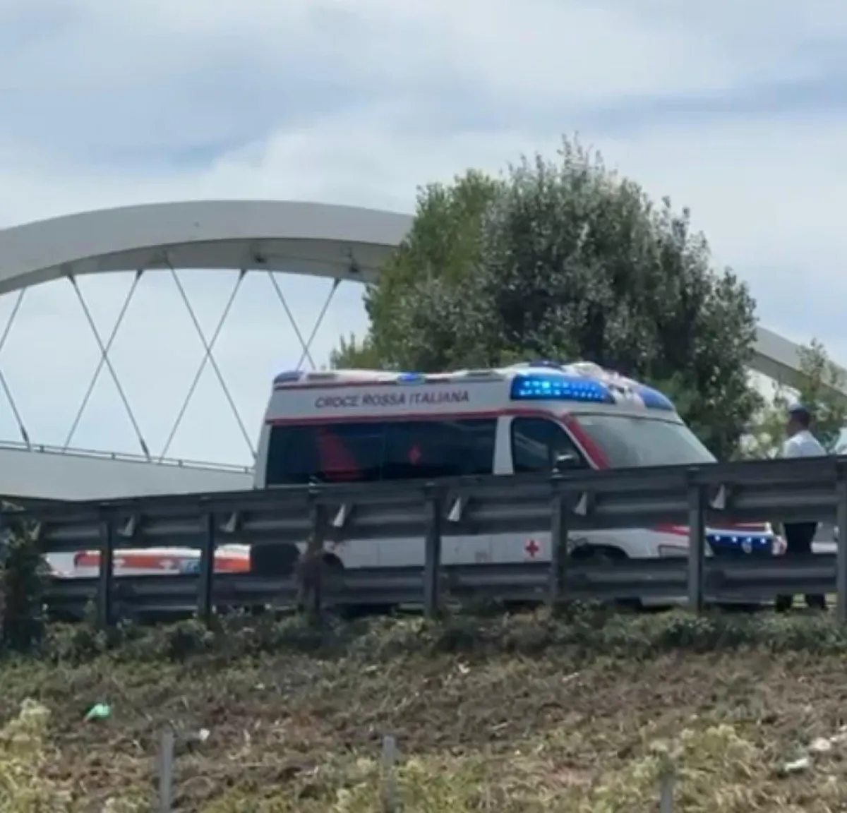 Tragedia sull'A21, bambino di 8 anni muore in un incidente nell'Astigiano: era in moto con il papà