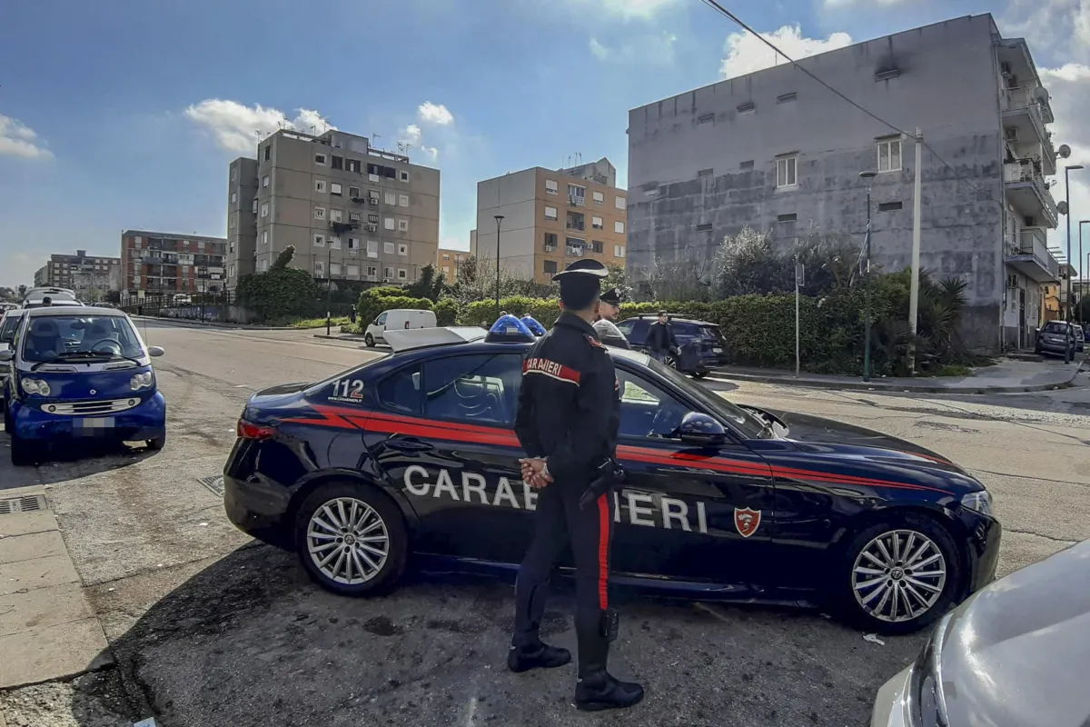 Napoli, 20enne ucciso a colpi di pistola davanti a un bar nel quartiere Ponticelli: era Fabio Ascione