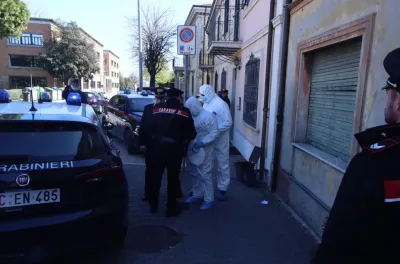 Shock a Fano, accoltella i genitori e il fratello minore nella notte: fermato 21enne