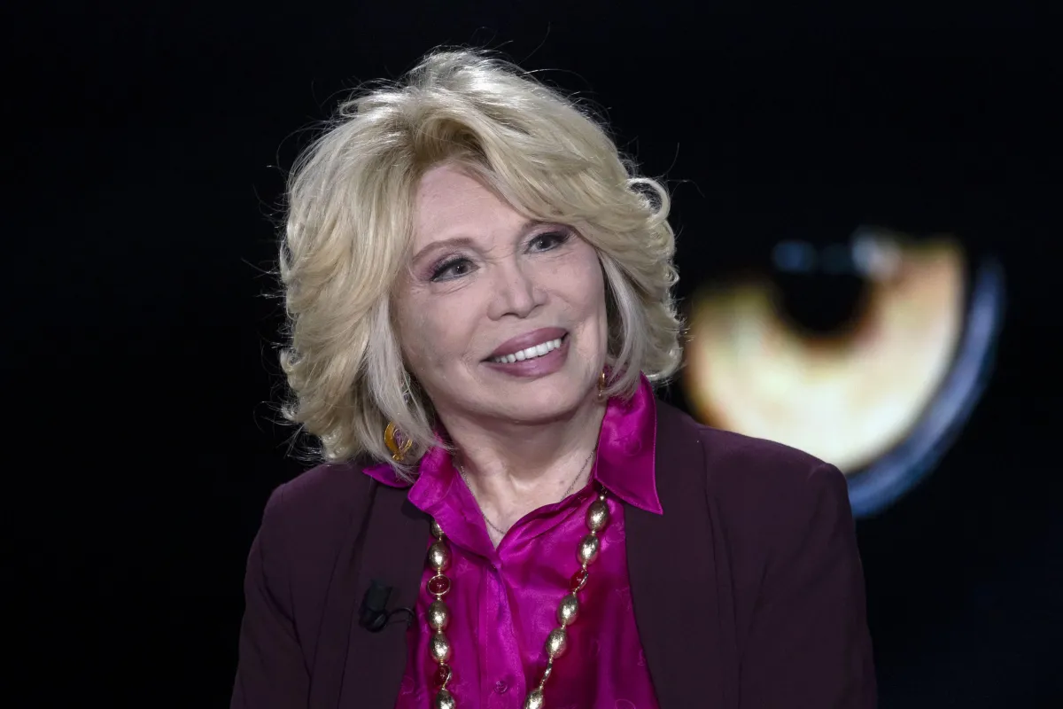 Amanda Lear, dove vive oggi? Ecco cosa fa la diva lontana dai riflettori 